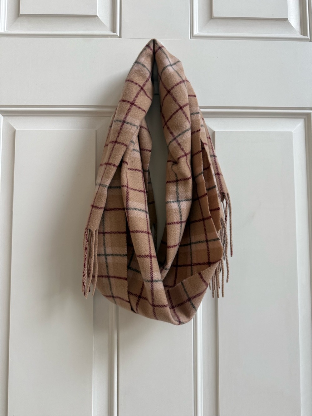 100% cashmere beige plaid scarf with fringe Enzo Mantovani quiet luxury Acadamia